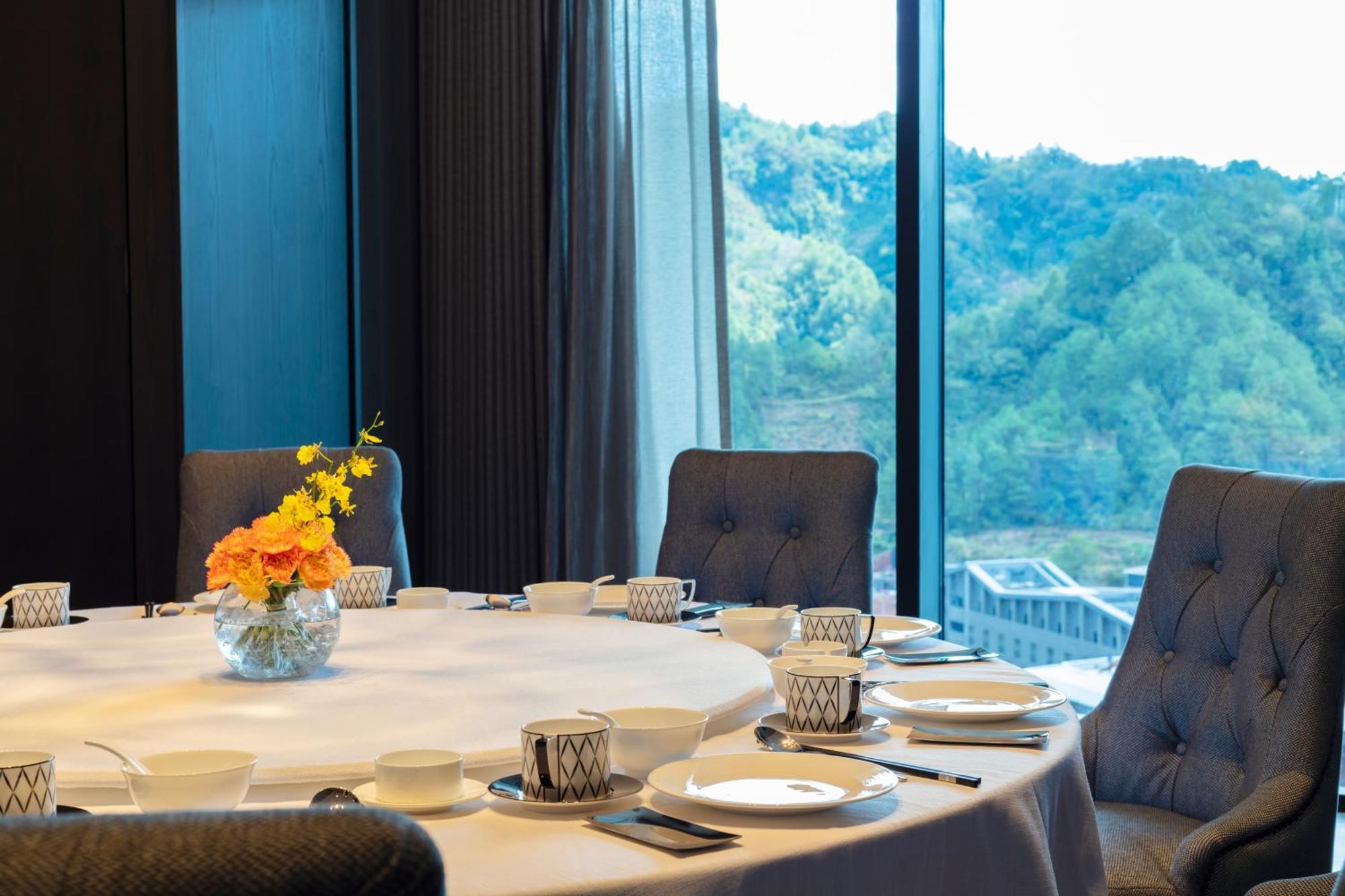 Wyndham Grand Plaza Royale Hot Springs Fenghuang Otel Dış mekan fotoğraf