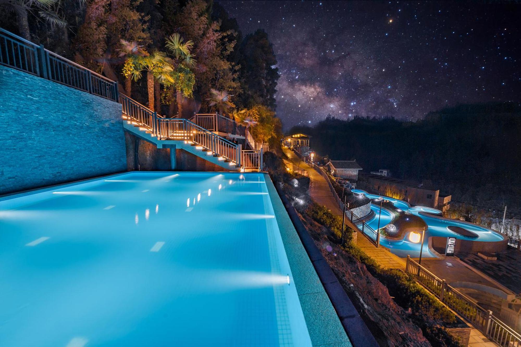 Wyndham Grand Plaza Royale Hot Springs Fenghuang Otel Dış mekan fotoğraf