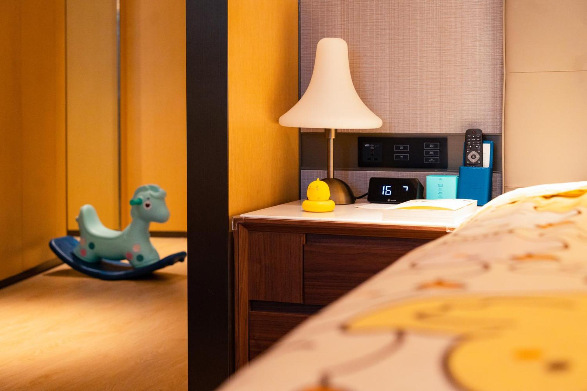 Wyndham Grand Plaza Royale Hot Springs Fenghuang Otel Dış mekan fotoğraf